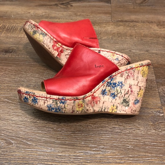 boc wedges with flowers